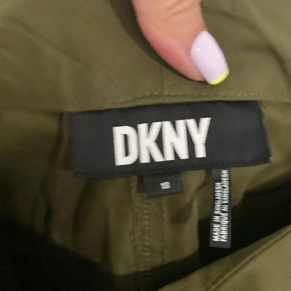 NWT- DKNY- High waisted -tie chino shorts- Dark Green- Size 18